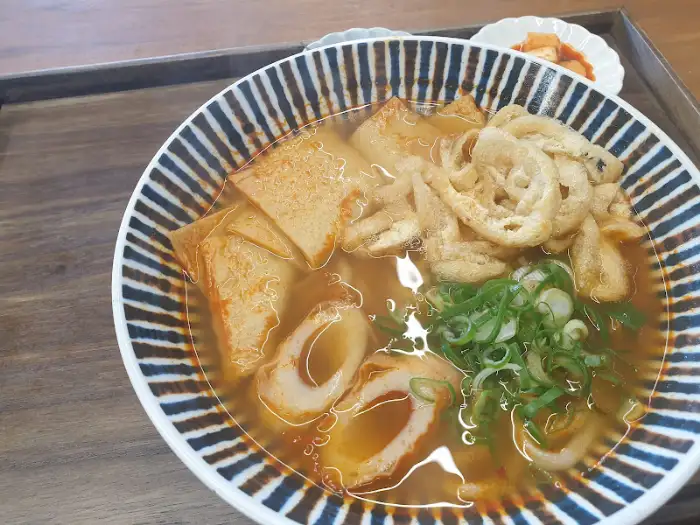 얼큰한 김치 우동