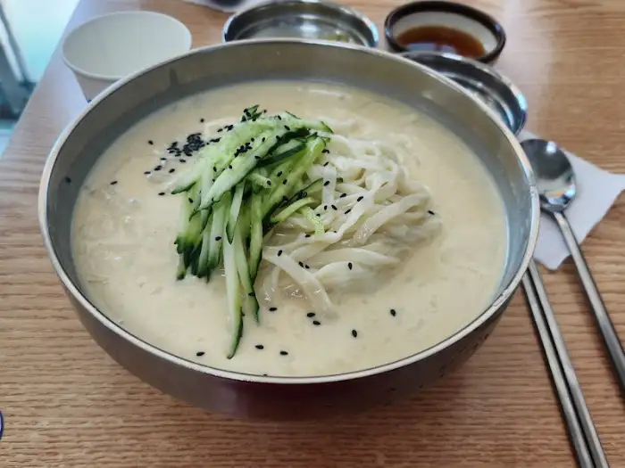 황금칼국수 닭칼국수 클로즈업