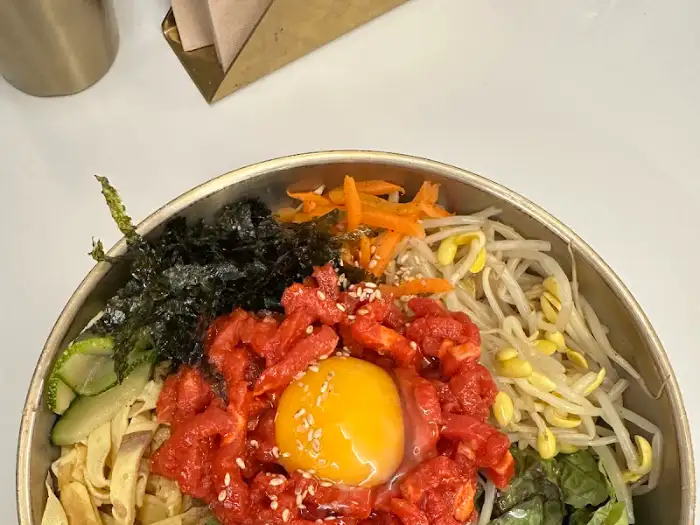 육회비빔밥 근접샷
