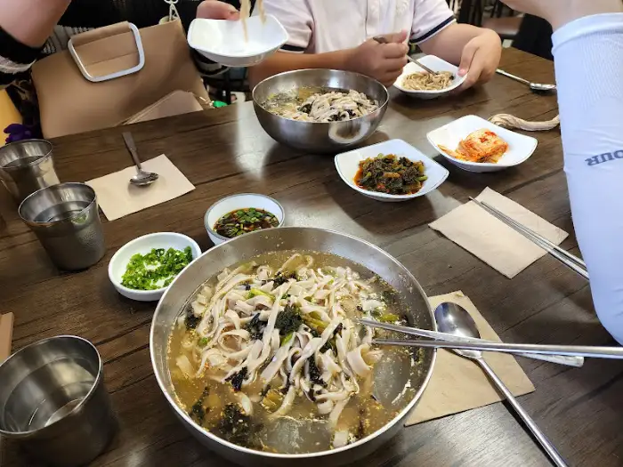 테이블 세팅과 음식