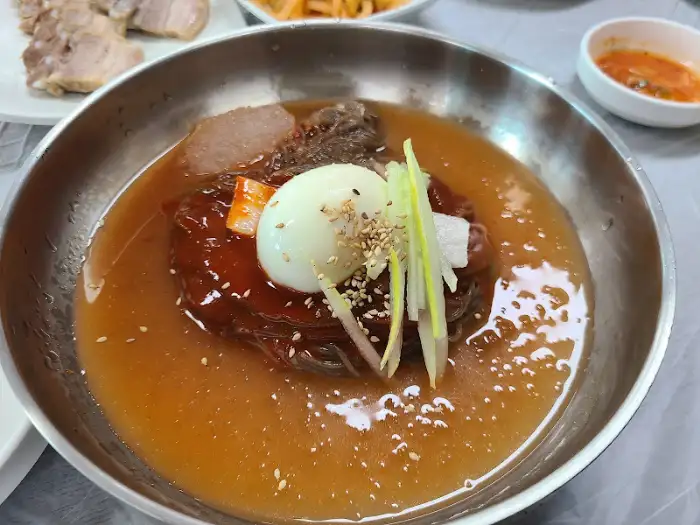 백령도 사곶냉면집의 반냉면