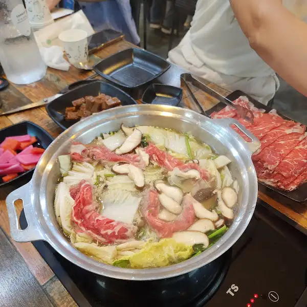 샤브샤브 한 상 차림