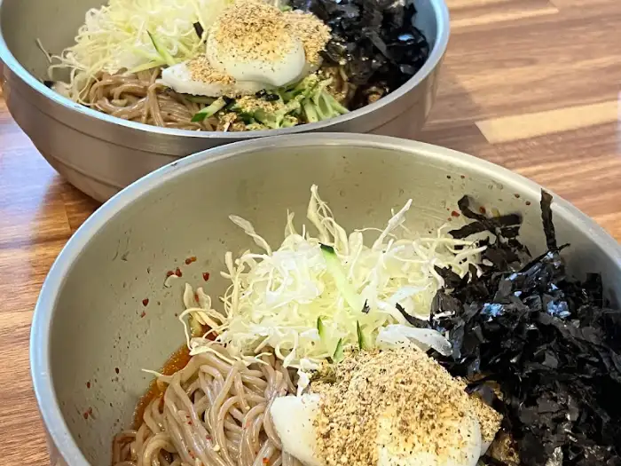 들기름 막국수와 비빔 막국수