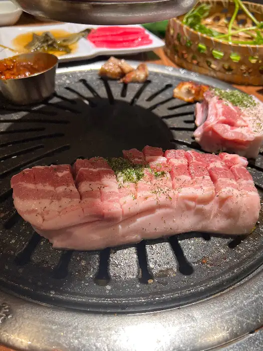 신선한 재료로 만든 풍성한 음식들