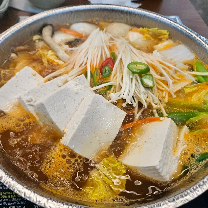 맷돌로만 마곡점 순두부 전골 모습