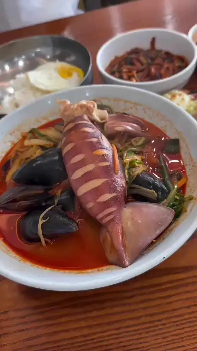 푸짐한 해산물이 올라간 죽변 짬뽕