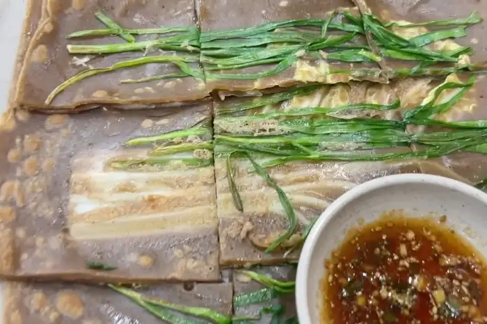 정갈하게 썰린 보쌈, 부드러운 육질과 촉촉한 육즙이 일품이다.