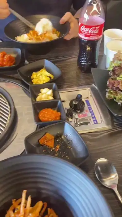 다양한 반찬과 음료