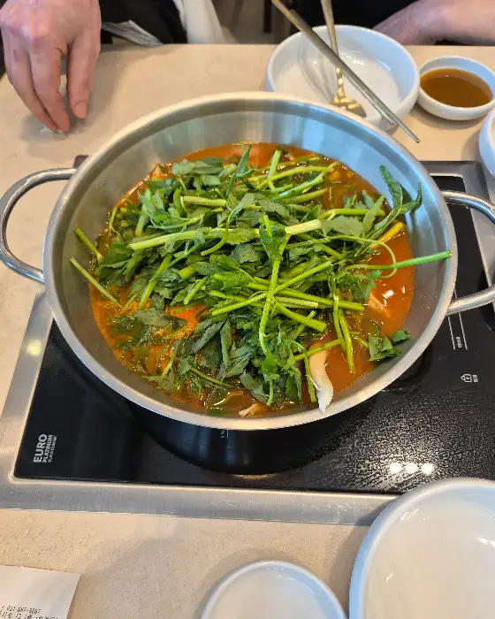미나리 샤브샤브 칼국수