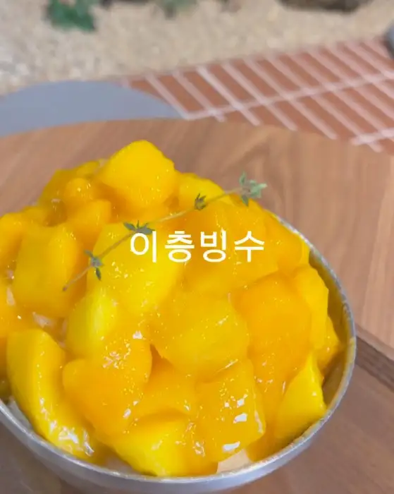 먹음직스러운 망고빙수 이미지