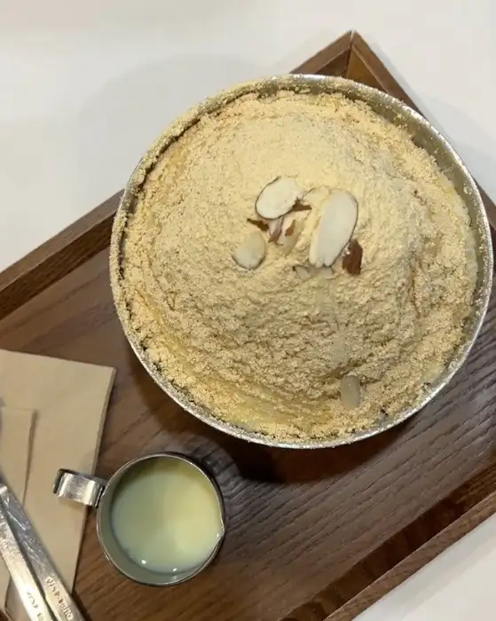 인절미 토핑이 올라간 빙수
