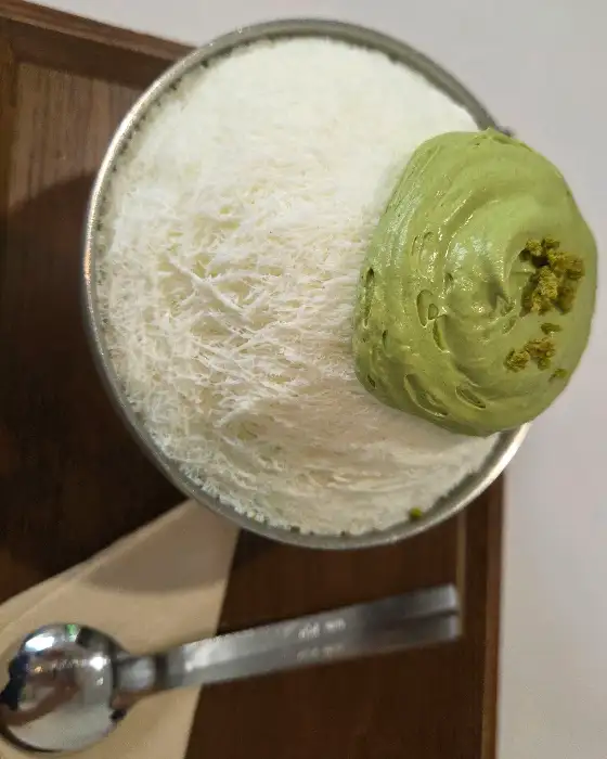녹차 아이스크림이 올라간 빙수