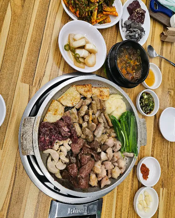 모듬곱창구이와 밑반찬