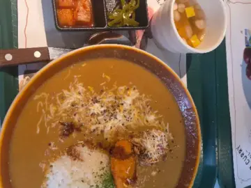 한남동 ‘산카레’, 깊은 풍미 카레와 바삭한 카츠의 조화