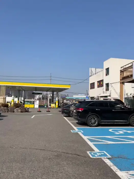 매미궁뎅이 식당 외관 및 주차장 풍경