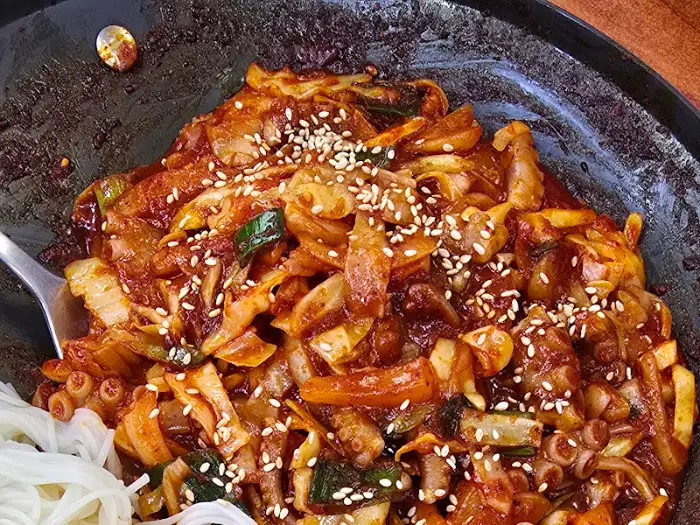 푸짐한 낙지 철판 볶음 모습