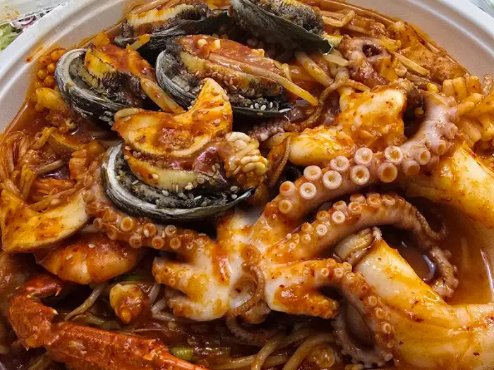 아구찜 속 해산물 상세 컷