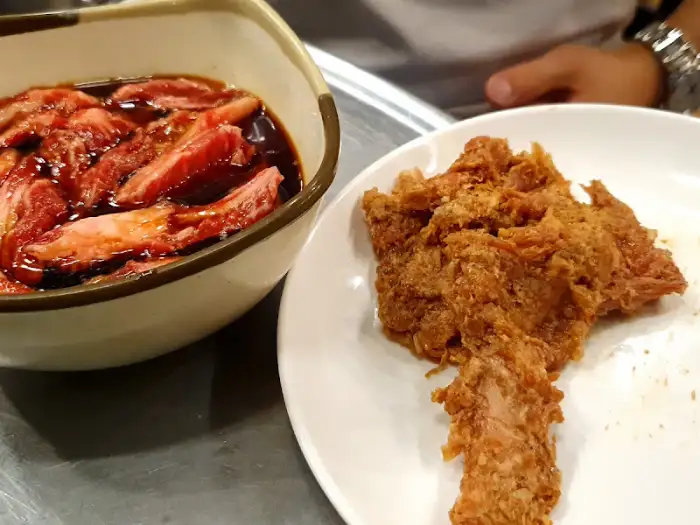 간장 양념 소갈빗살과 튀김 요리