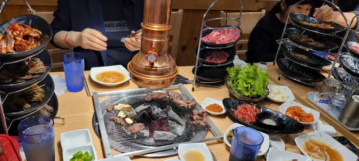 동양식당 내부 테이블 모습