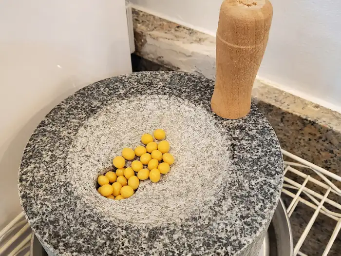 돌절구와 콩알