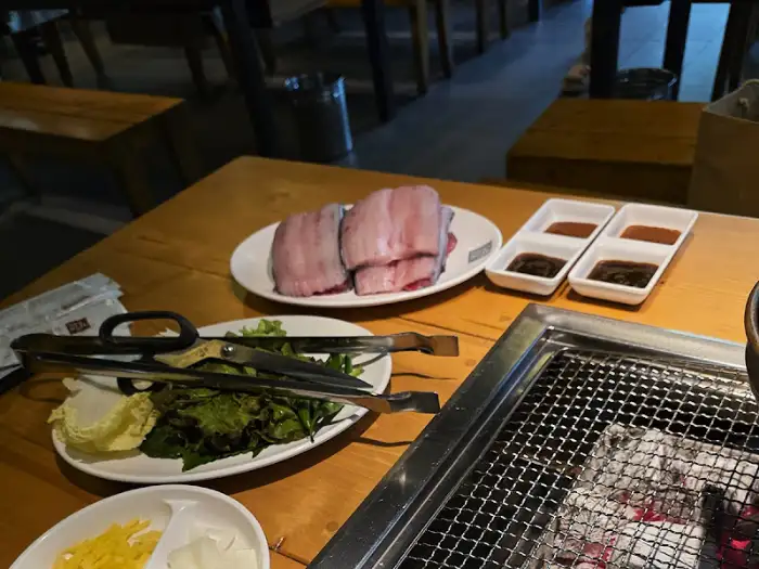 장어와 곁들임 찬