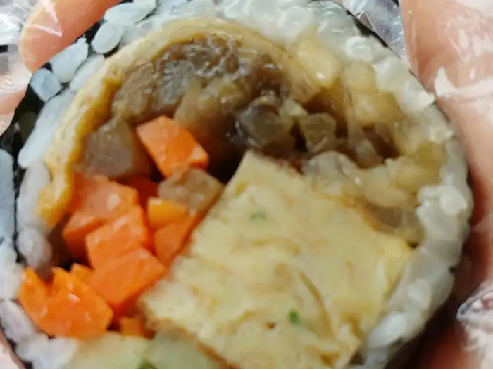 다가미 김밥 속 재료 클로즈업