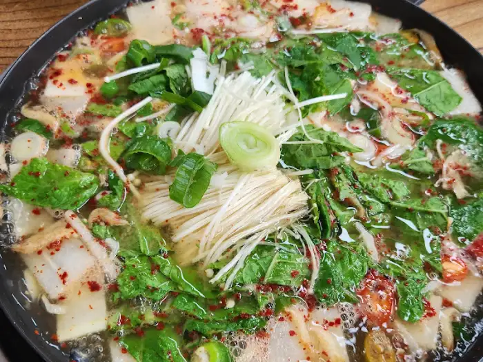 보글보글 끓고 있는 얼큰한 찌개