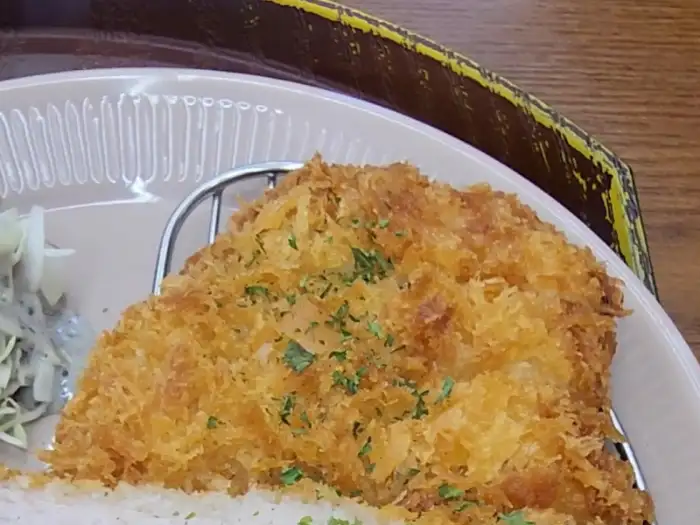 플레이팅된 돈까스