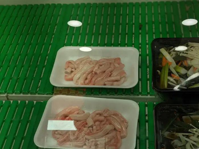 신선한 돼지고기 진열 모습