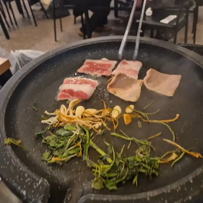 냉삼 구워지는 모습