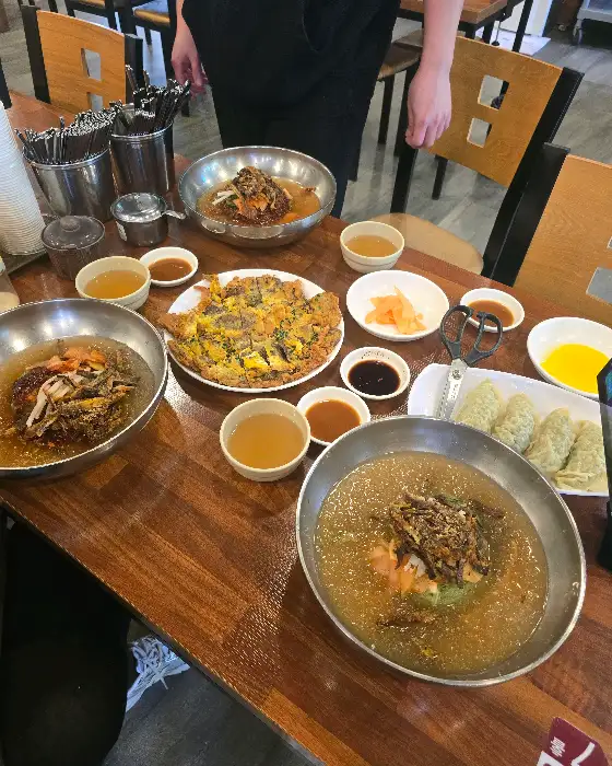 교동면옥 음식 전체 모습 - 냉면, 육전, 만두 등