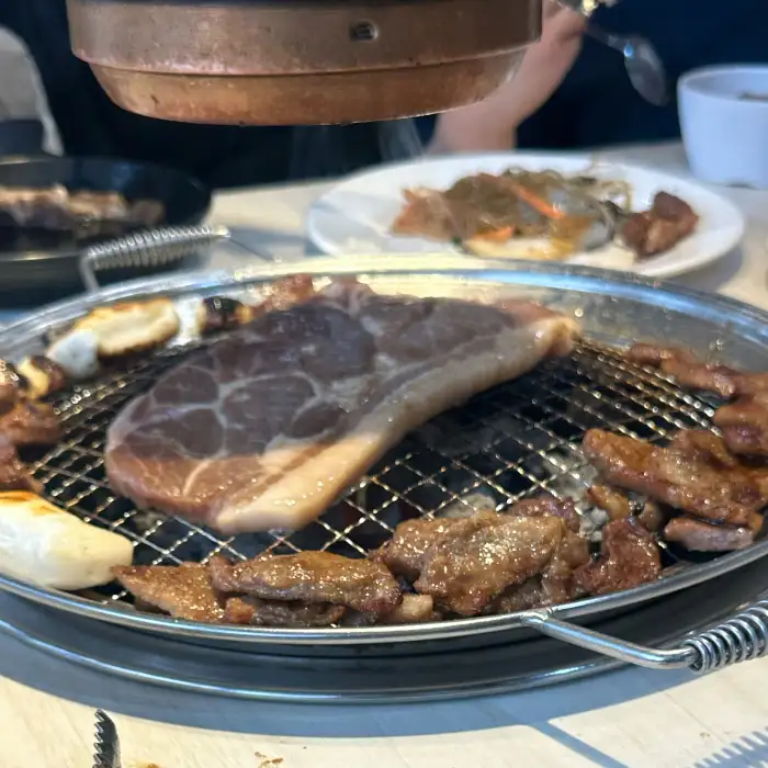 숯불 위 삼겹살