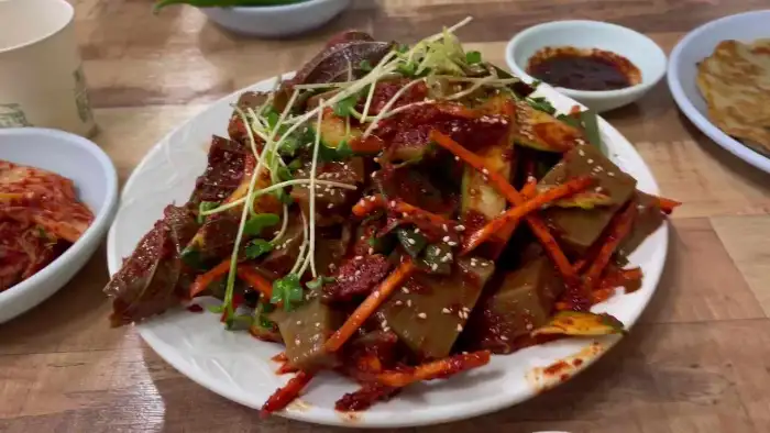 푸짐하게 차려진 한상차림
