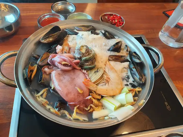 정갈하게 차려진 해장국 집 기본 찬
