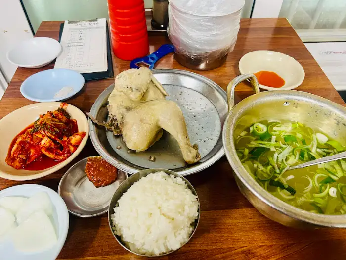 닭백숙 한 상 차림