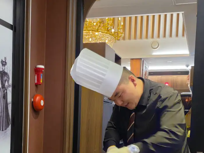 숯불 위에서 맛있게 구워지고 있는 한우