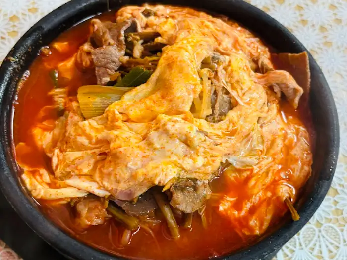 육개장 속 고기와 건더기 상세