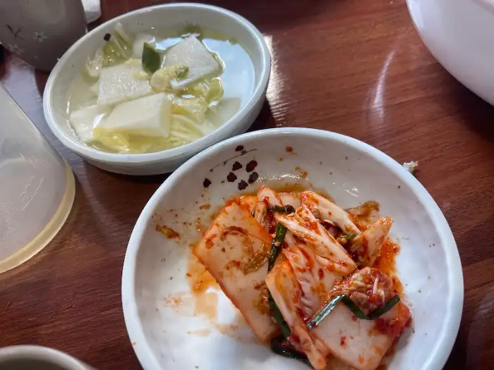 먹음직스러운 김치와 동치미