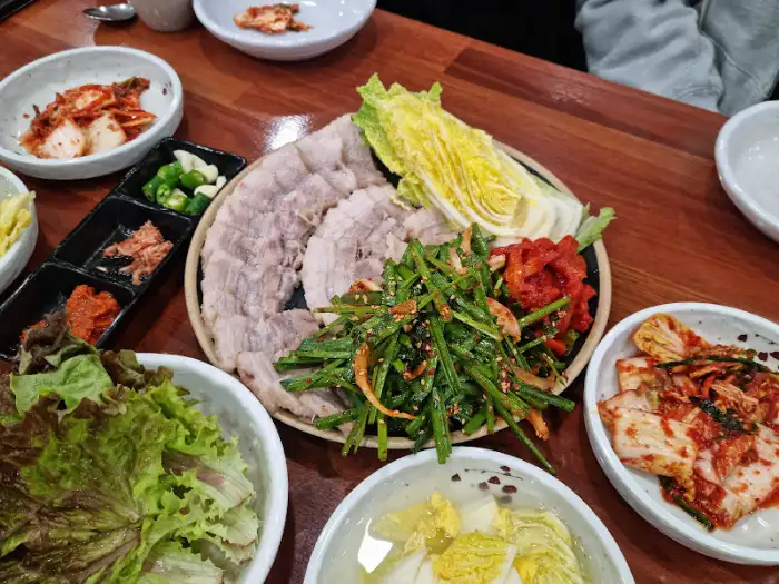 보쌈과 함께 나온 쌈 채소