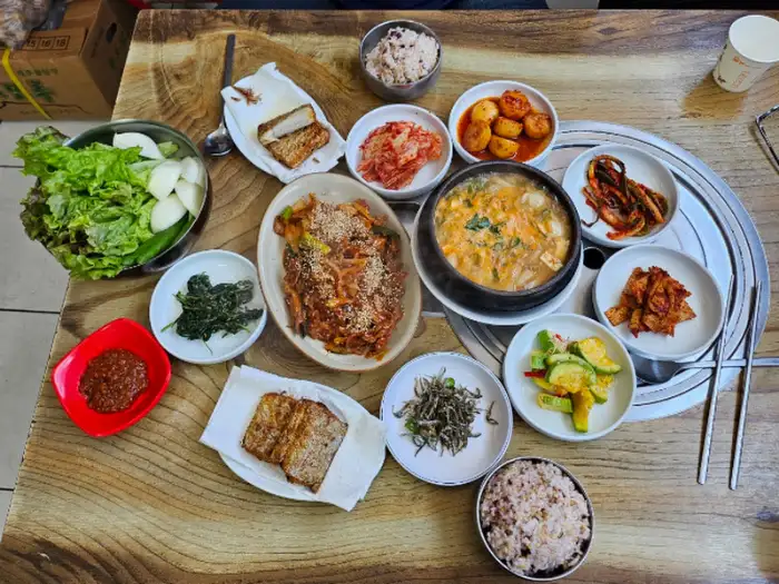 잘 익어가는 돼지 두루치기