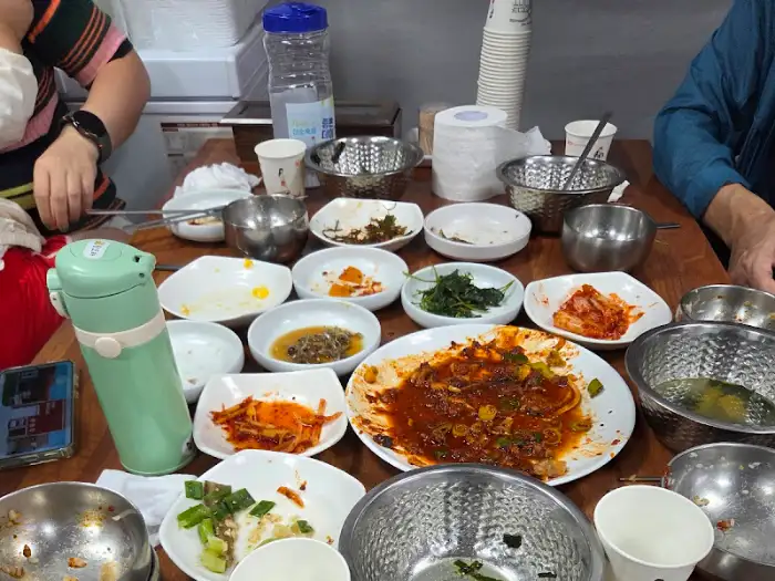 푸짐하게 차려진 밥상