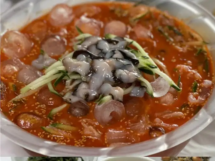 푸짐한 물회 한 그릇
