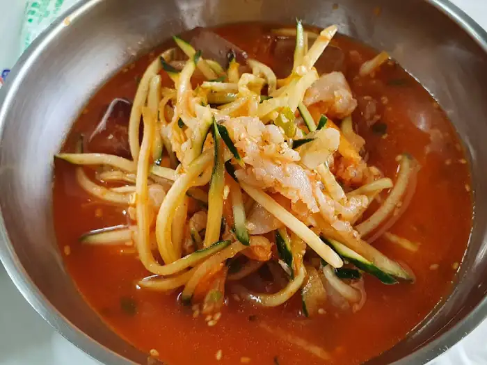 물회 속 면사리