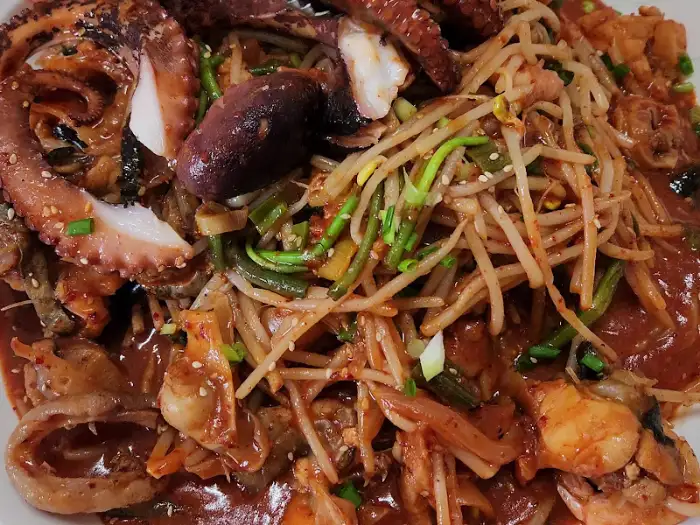 푸짐하게 담겨 나온 해물찜, 아구찜, 파전 3단 콤보