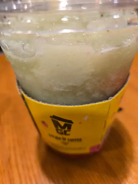 초록색 스무디 음료