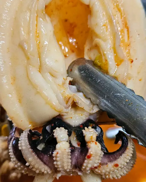 샐러드와 해물찜의 조화