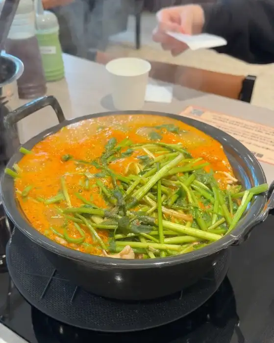 보글보글 끓고 있는 얼큰한 국물