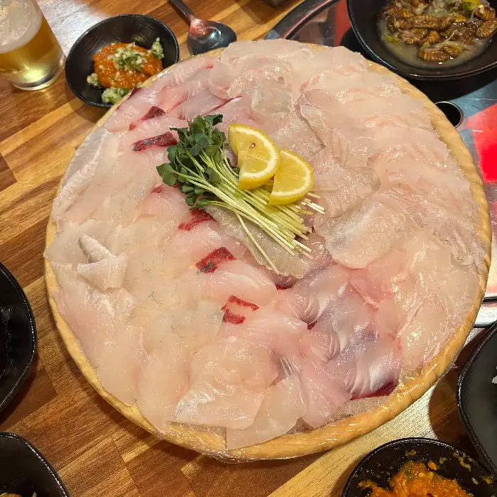 다양한 종류의 신선한 모듬회