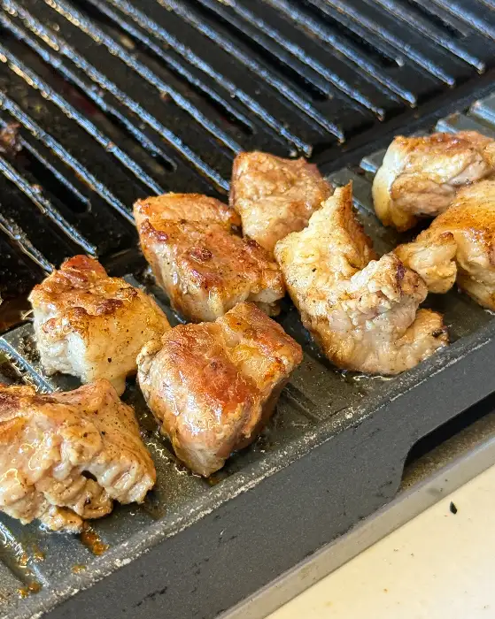 양은 냄비에 담겨 나온 뜨끈한 된장찌개