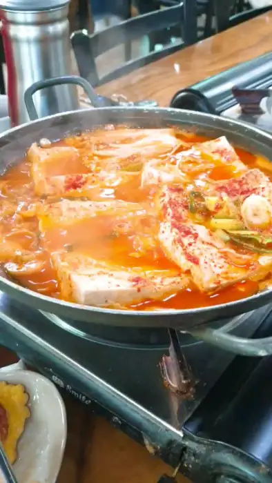두부전골 끓이는 모습